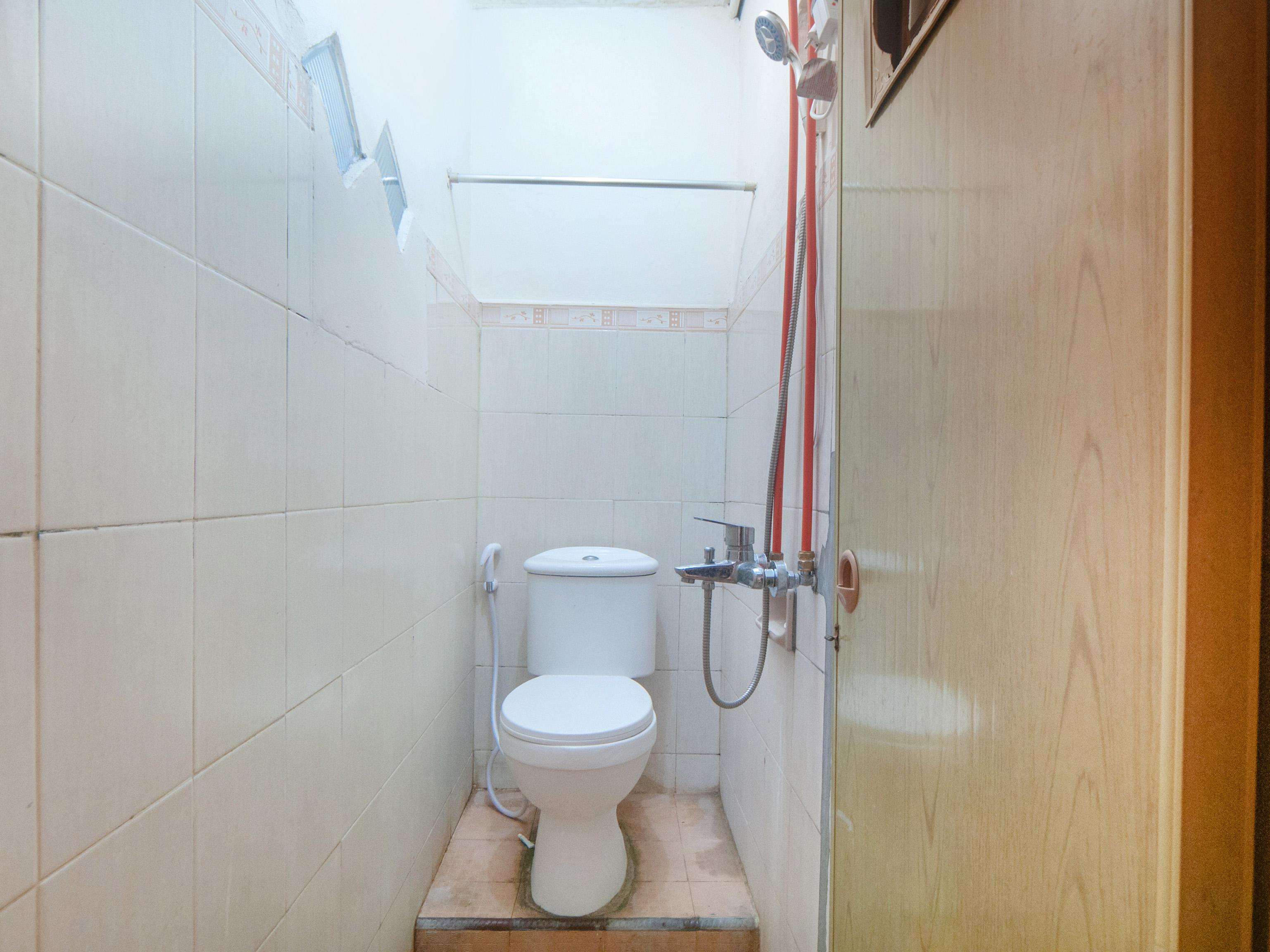 Oyo 2256 Danysa Guesthouse Jakarta Eksteriør bilde