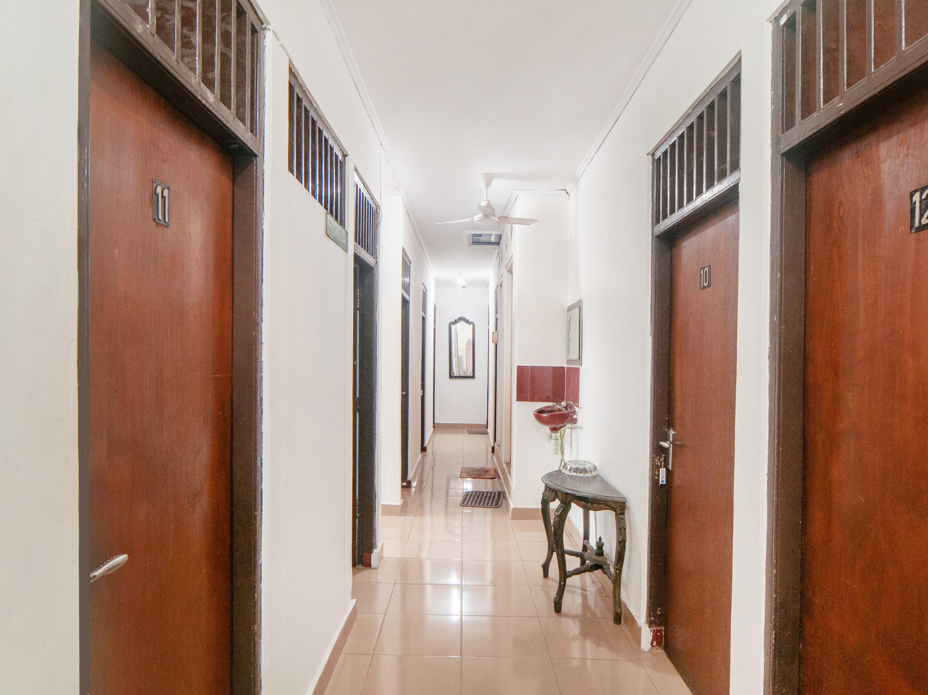 Oyo 2256 Danysa Guesthouse Jakarta Eksteriør bilde