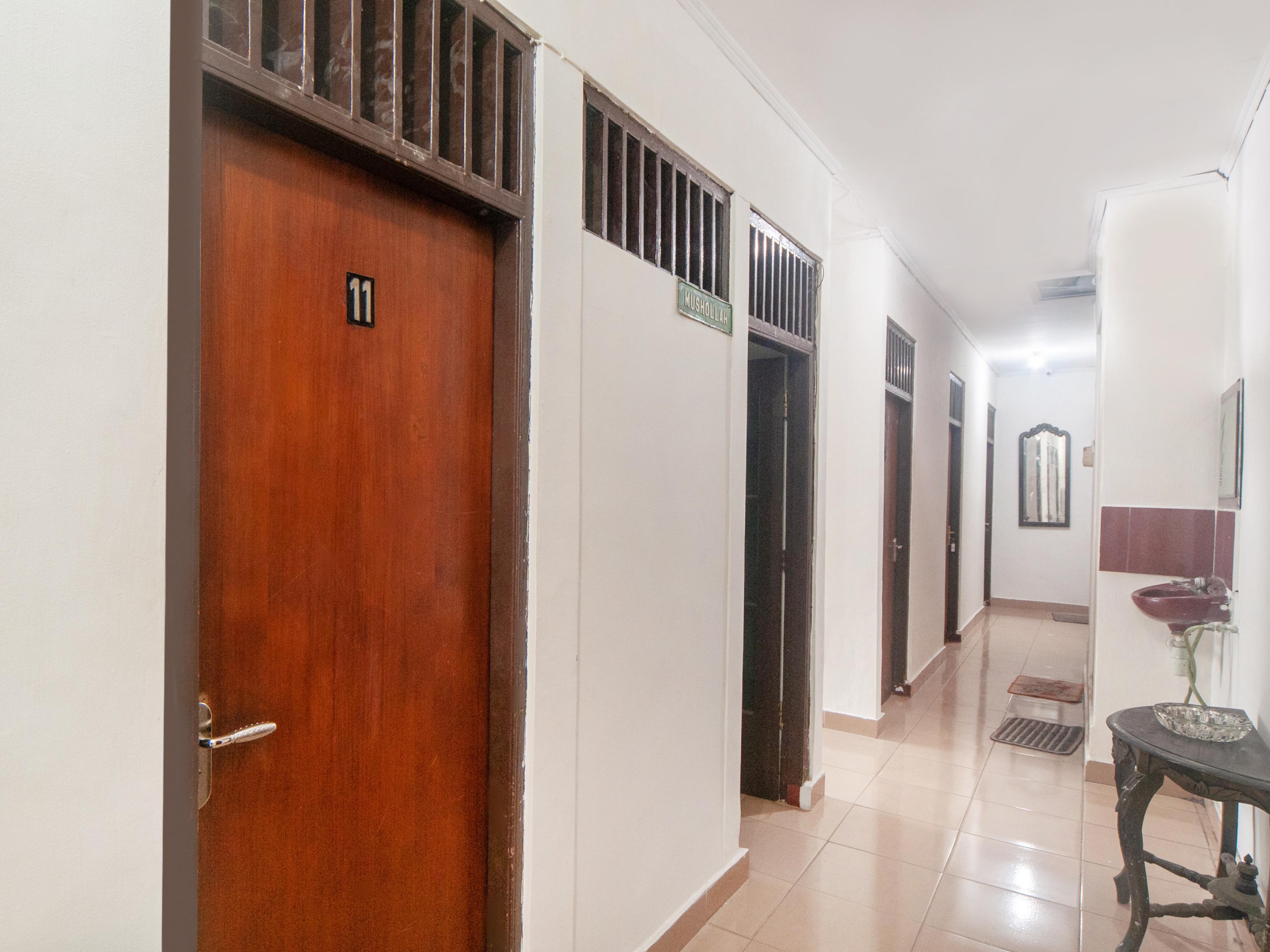 Oyo 2256 Danysa Guesthouse Jakarta Eksteriør bilde